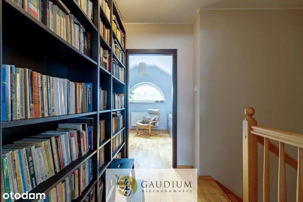 Bliźniak 6 pokoi z garażem i ogródkiem-17