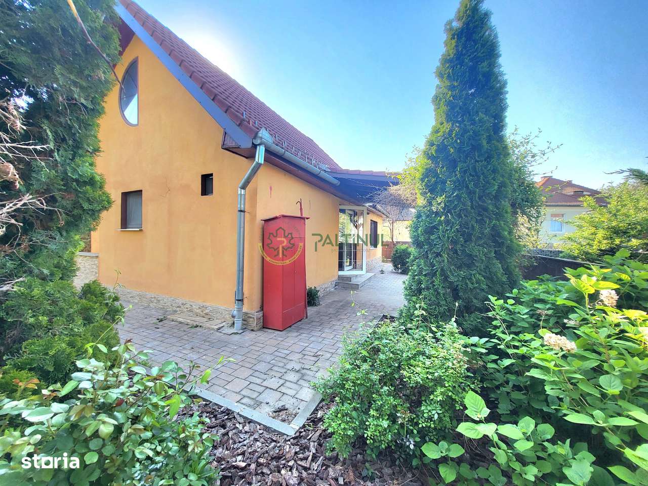 Casă de vânzare în centrul Sibiului – 3 camere și curte privată - Imagine principală: 3/10