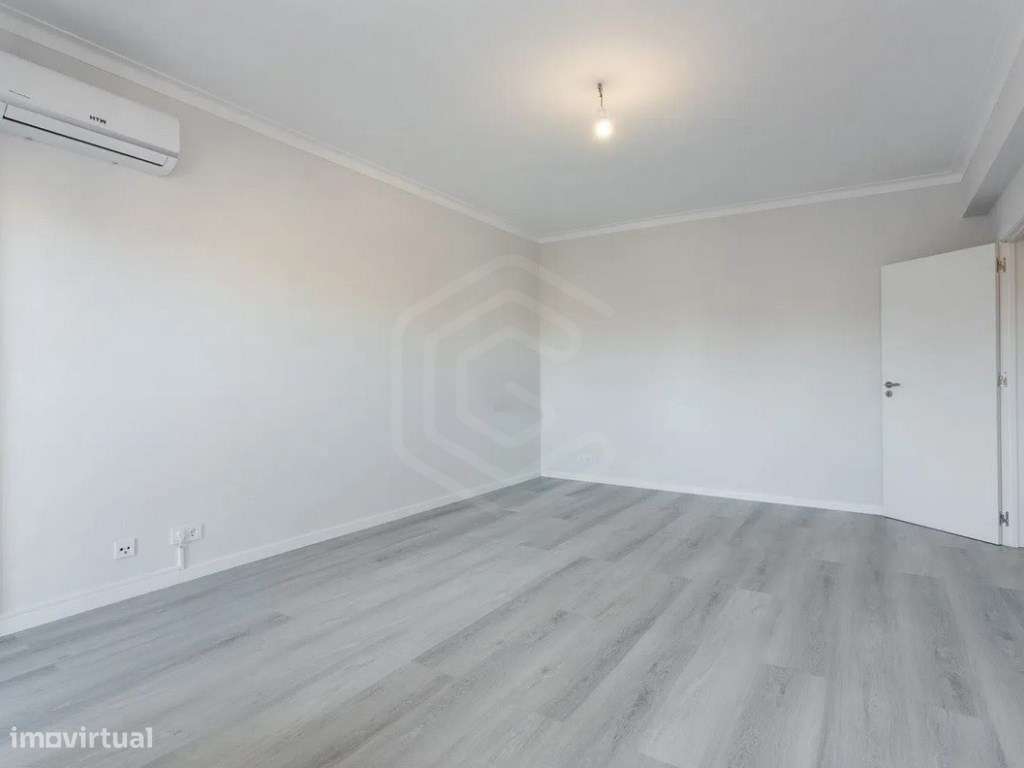 Apartamento T3 totalmente remodelado e com uma excelente localizaçã... - Grande imagem: 2/21