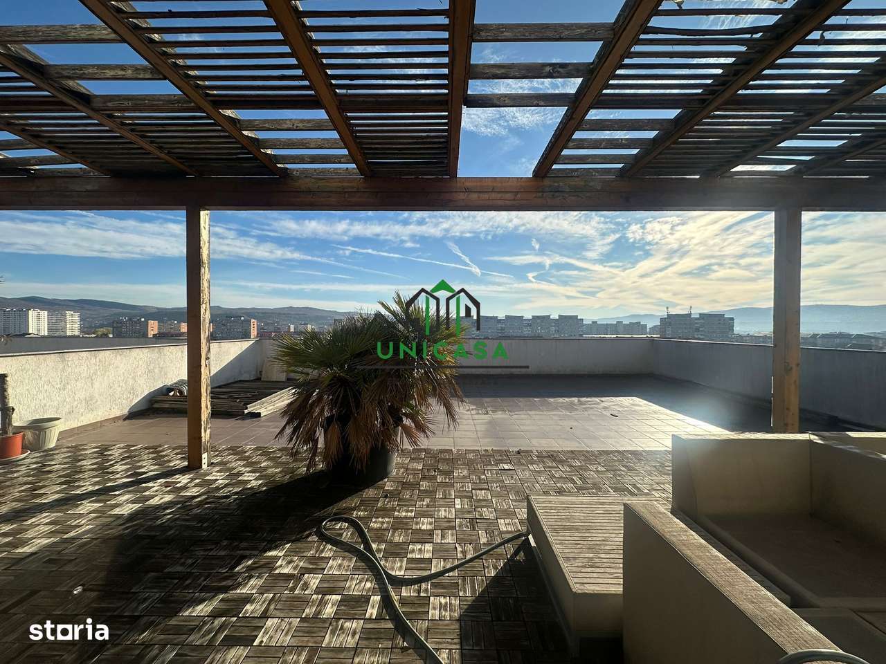 Apartament 4 camere - tip Penthouse - Zona 1 Mai-2