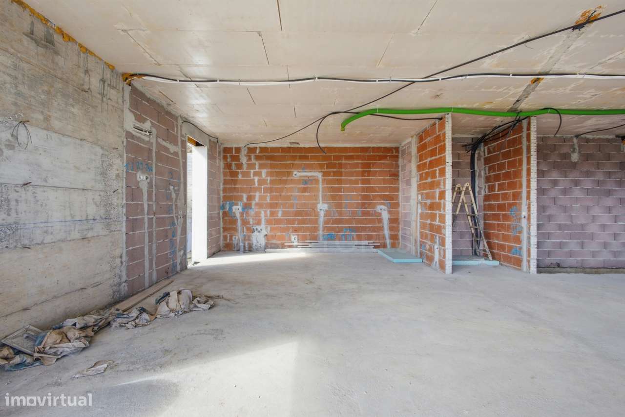 Moradia T4 com piscina em lote de 759m2 em Amoreira Óbidos-14