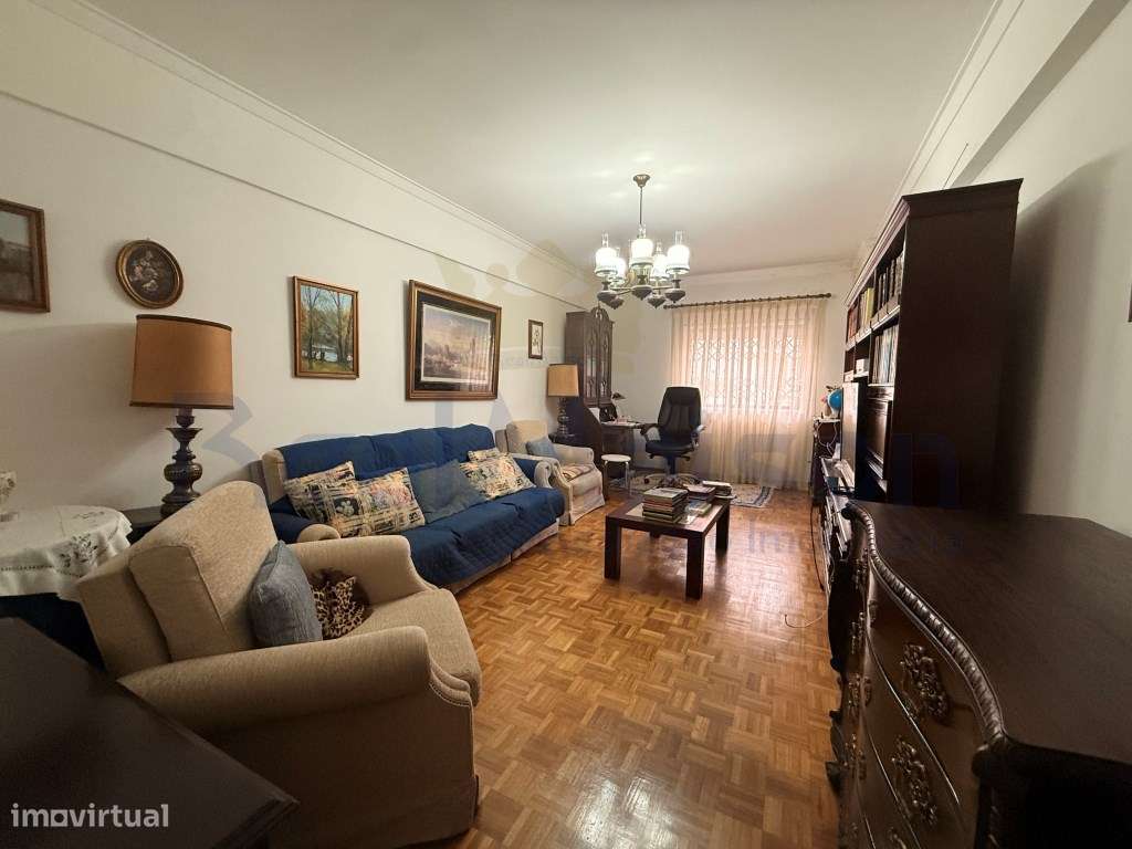 Vende-se Fantástico T3 no centro de Mem Martins-11