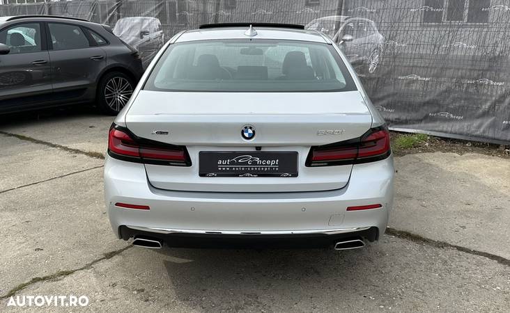 BMW Seria 5 530i xDrive MHEV - 4