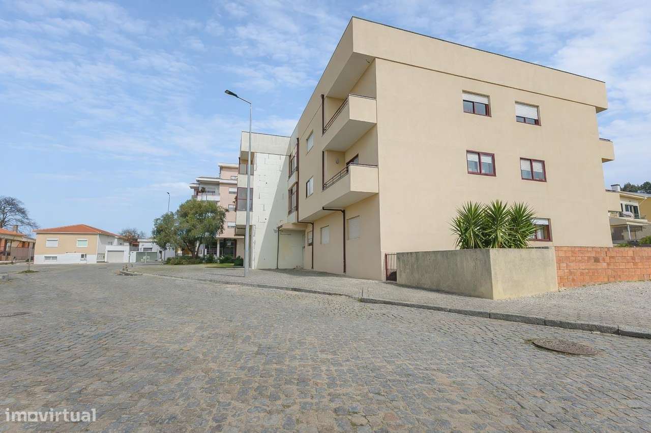 Apartamento T1 com Varanda em Canelas-24