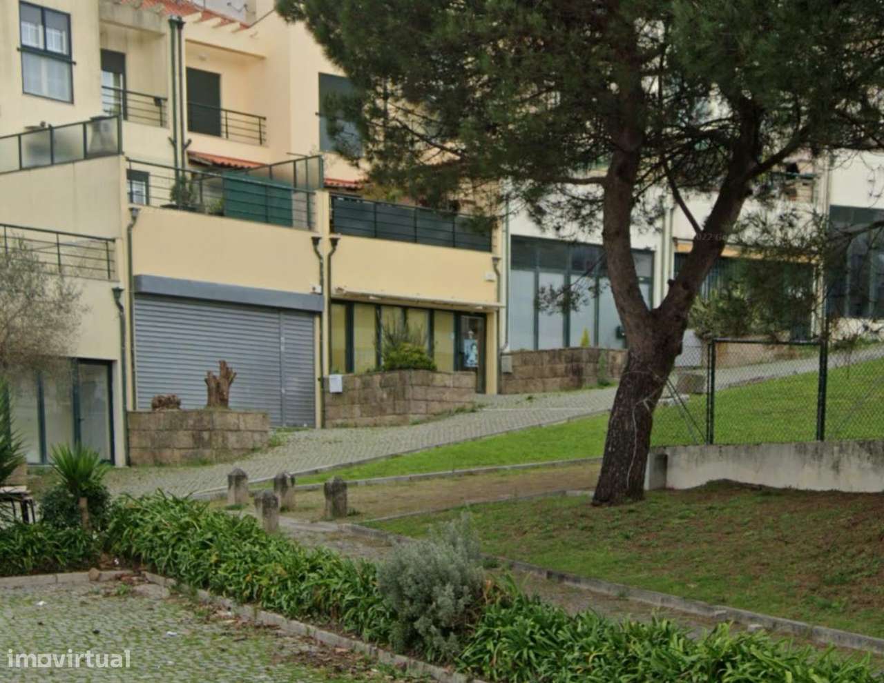 Investimento- Loja em Valongo possibilidade de Converter em T2-5