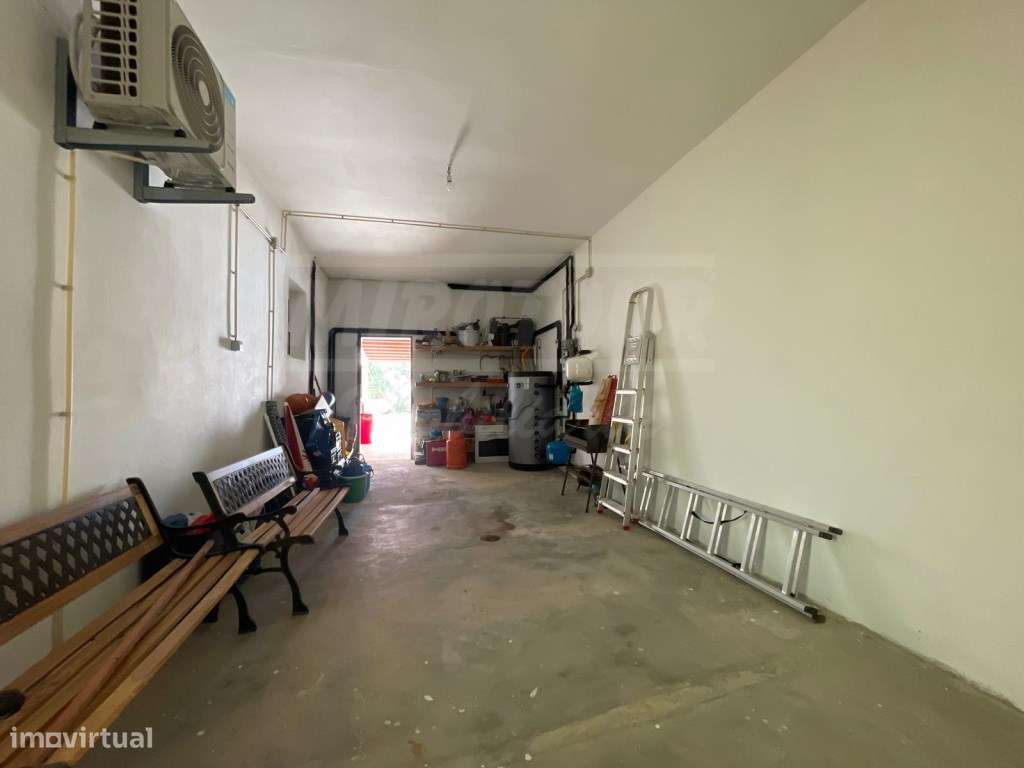 Moradia T4+3 com garagem, terraço e logradouro nas Ermidas-Sado-27