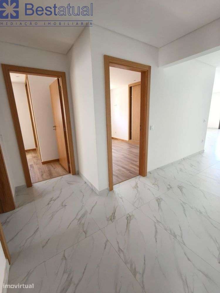 Apartamento T3 c/Lugar de Garagem P/ 2 Carros-16