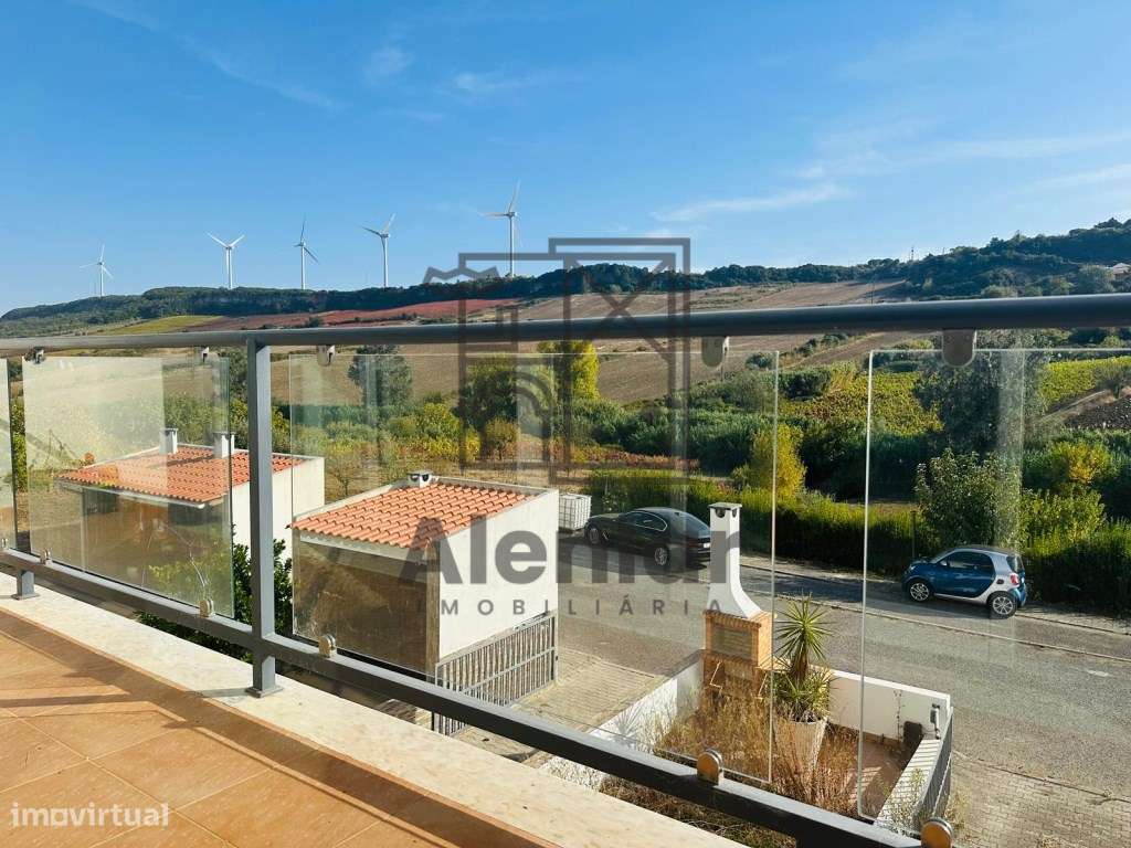 Moradia V3 localizada na freguesia da Carnota, em Alenquer.-17