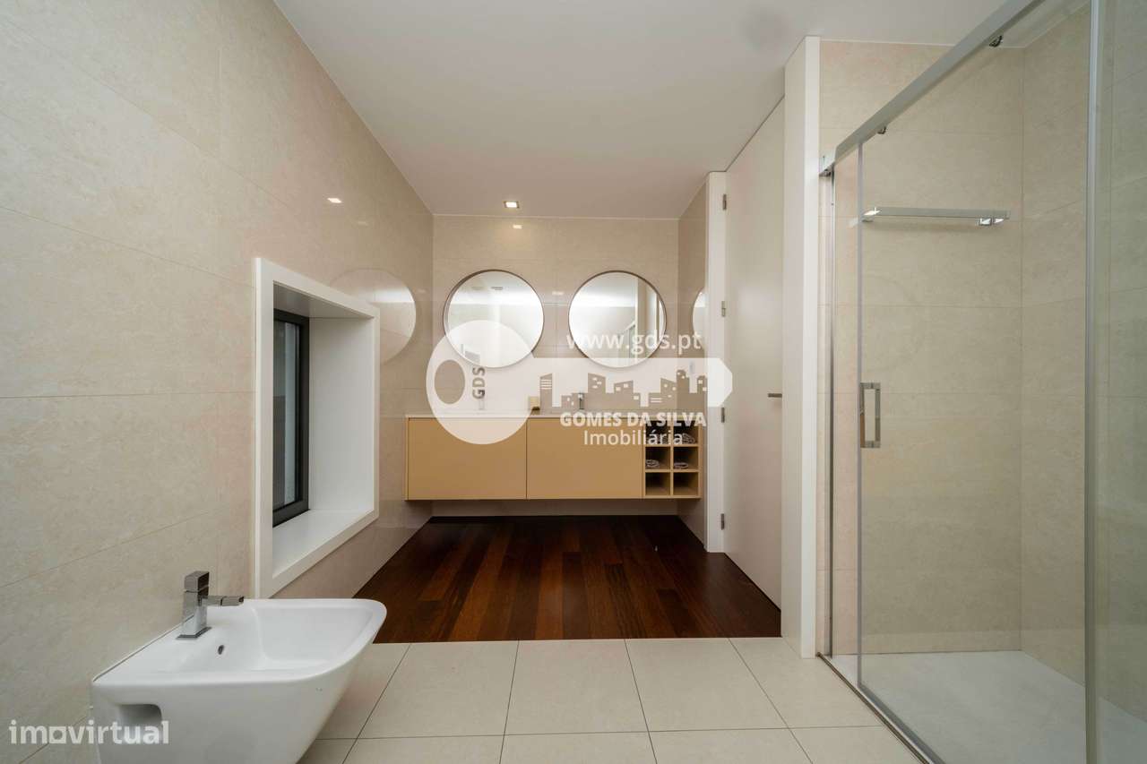 Moradia individual T5 de luxo em Tenões, Braga - Grande imagem: 4/45
