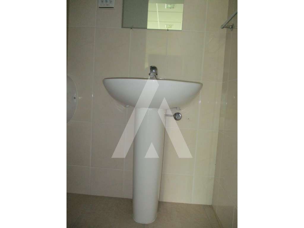 Loja no centro de Oliveira do Bairro - Grande imagem: 5/6