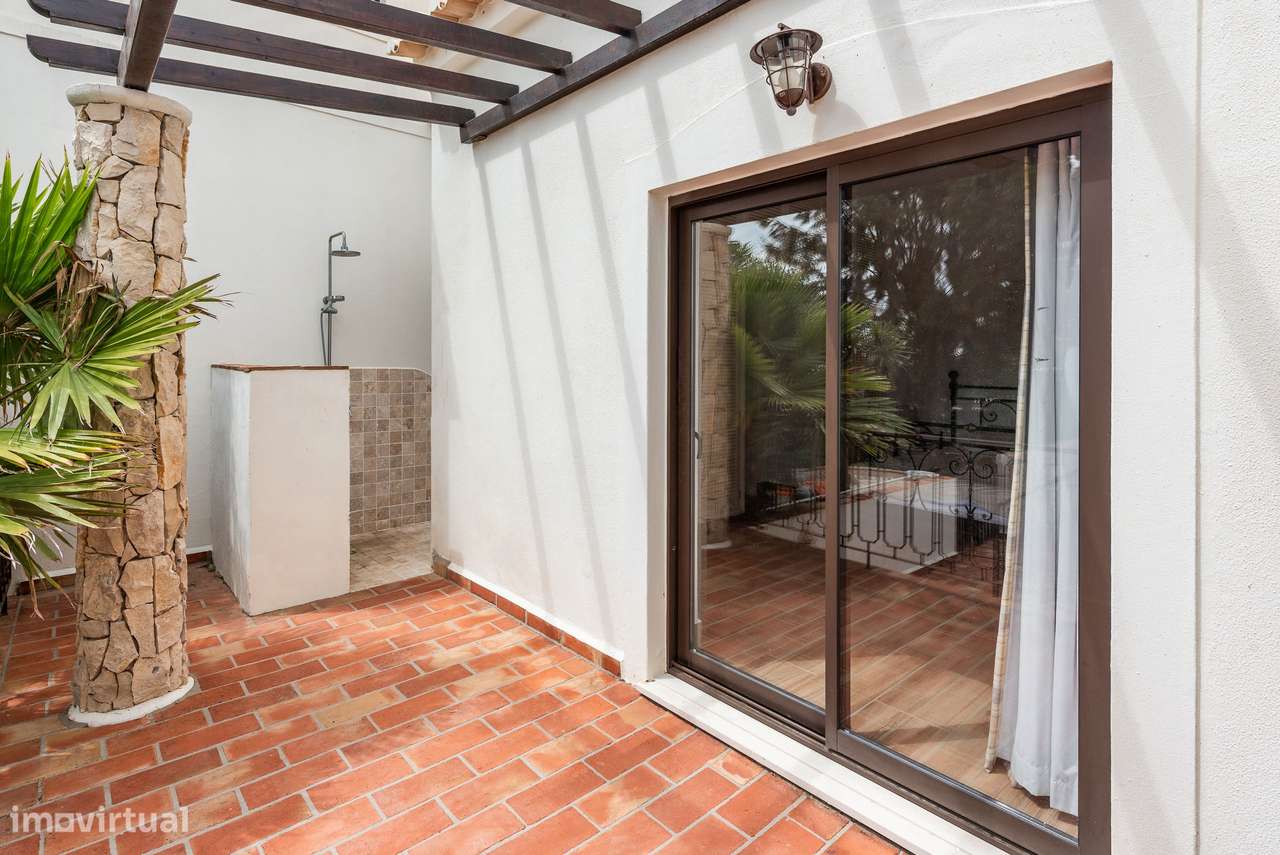 Villa com frente ao golfe e vista para o mar e piscina privada no Sant-13