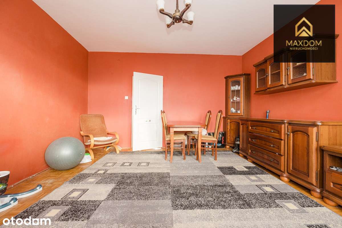 Przy samym wejściu do Metra Płocka + parking-14