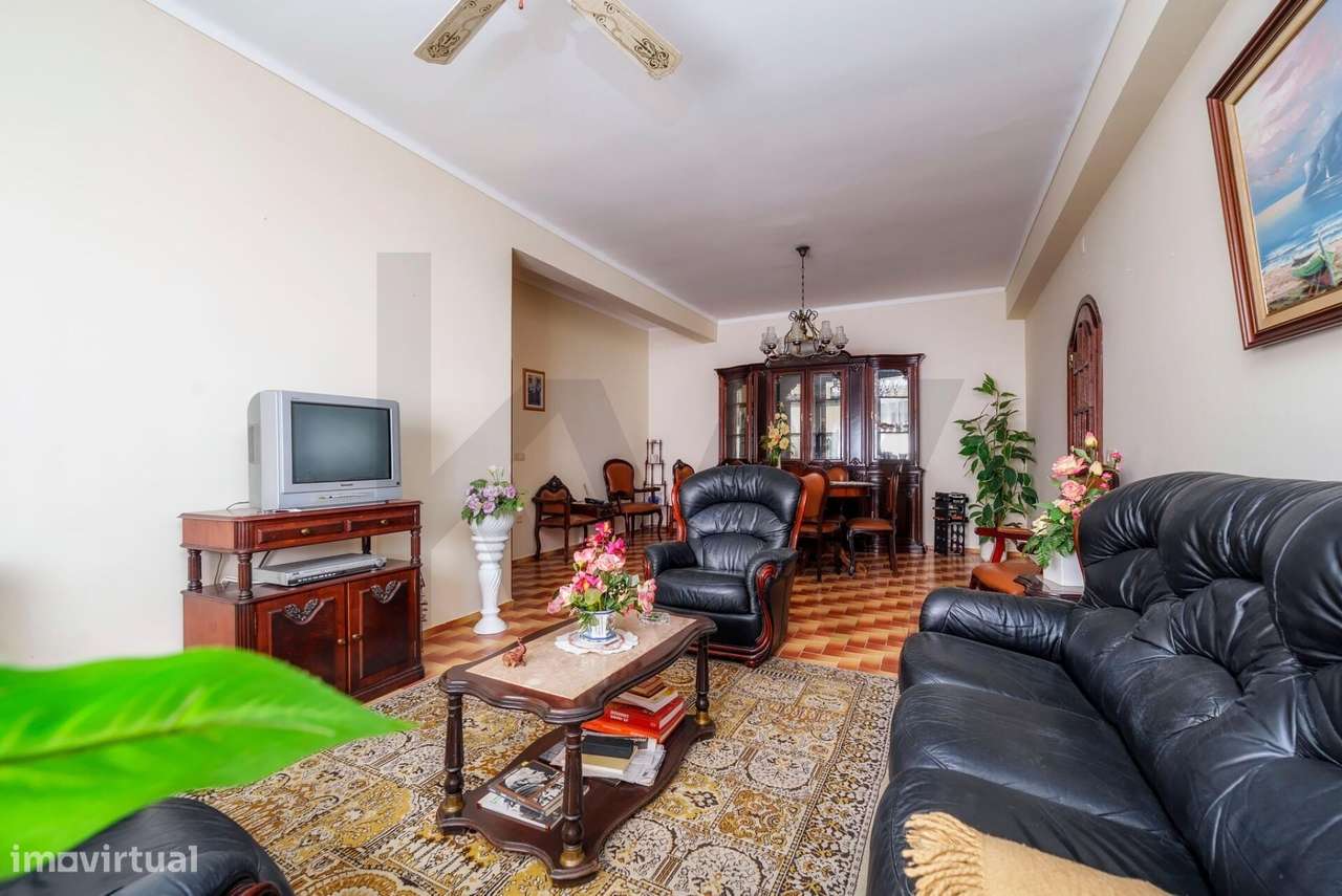 Apartamento T3 com espaço exterior no centro de Vila Real de Santo Ant-22