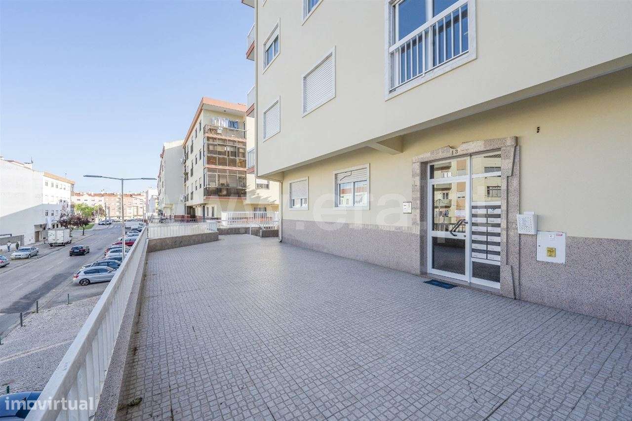 Apartamento T2; Quinta de Santa Teresinha-13