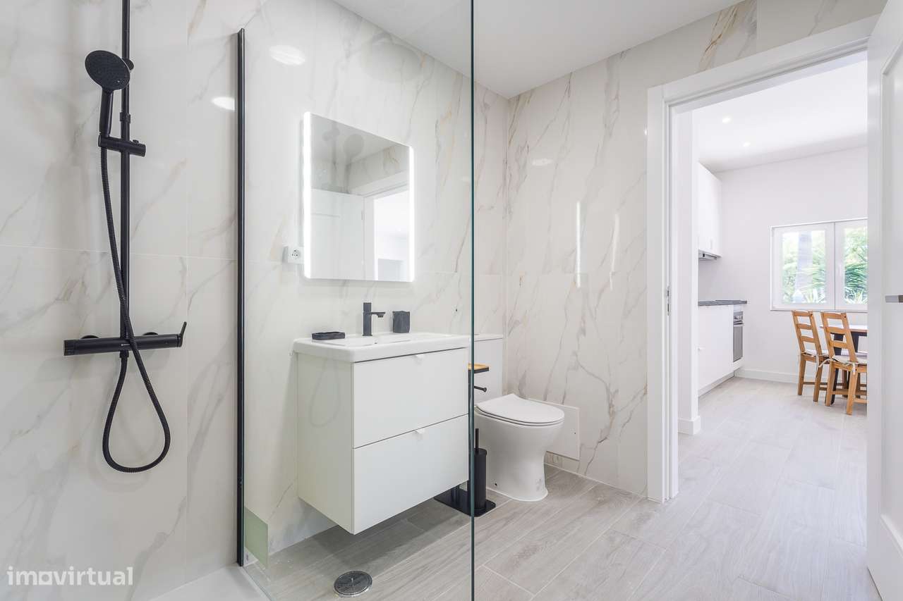 Entre o Mar e a Exclusividade – T1+1 Renovado em São Rafael-24