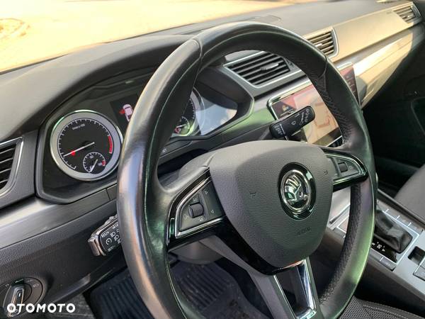 Skoda Superb 2.0 TDI SCR Style DSG - 28