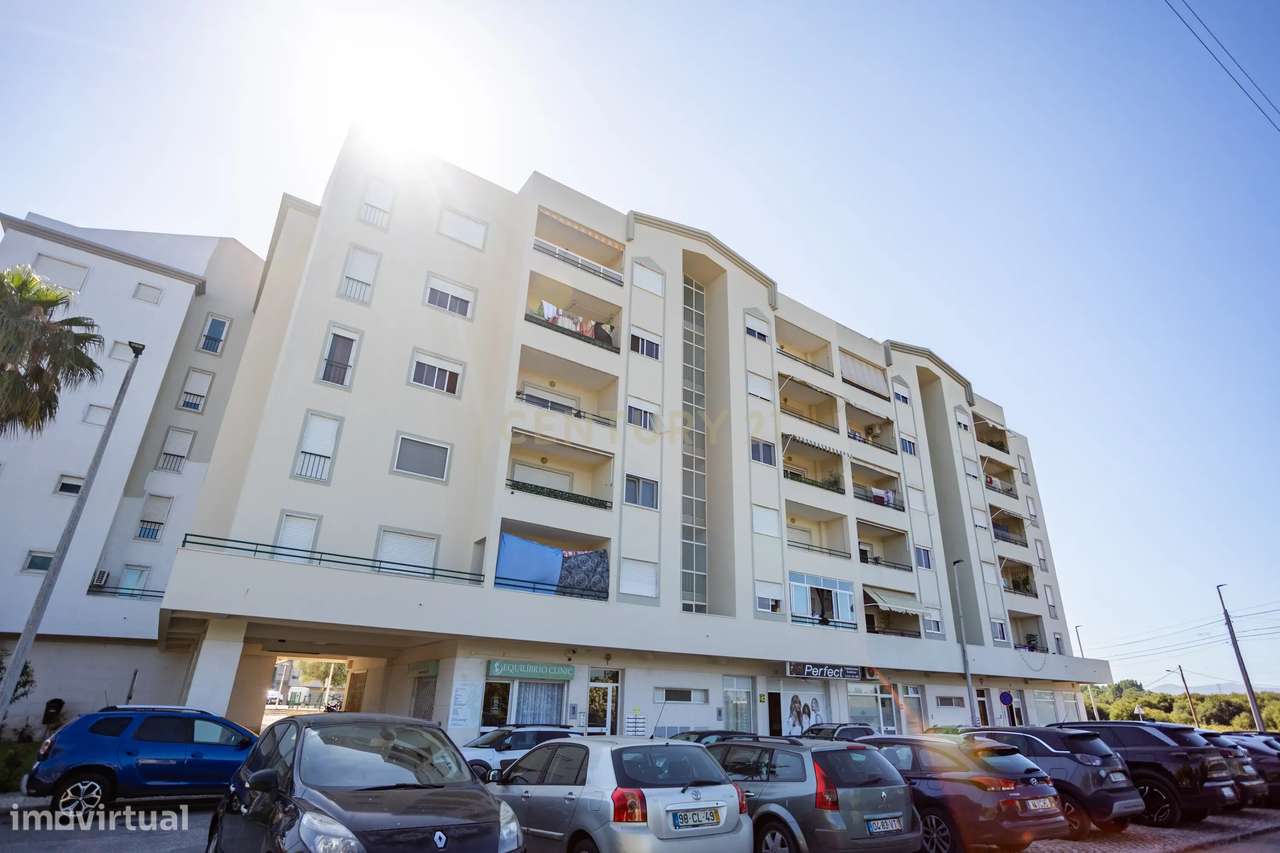 T2 com 2 casas de banho e ampla varanda-29