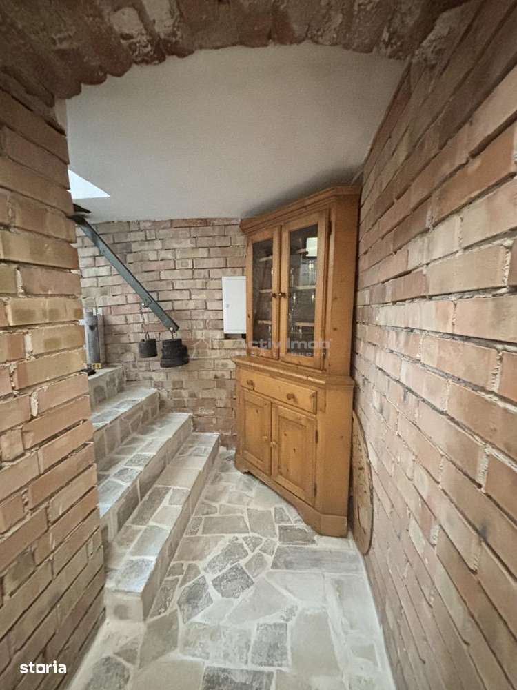 Refugiu urban cu personalitate – Casa cu mansarda si crama amenajata --14