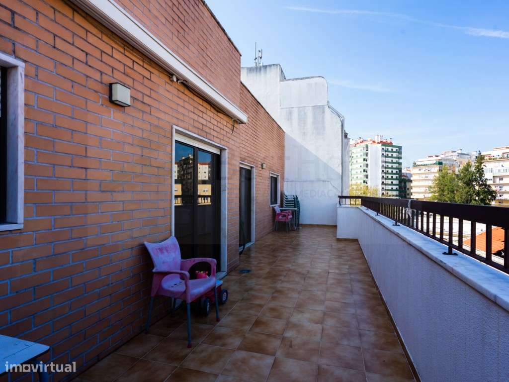 T3 Queluz com Terraço , garagem e suite.-22