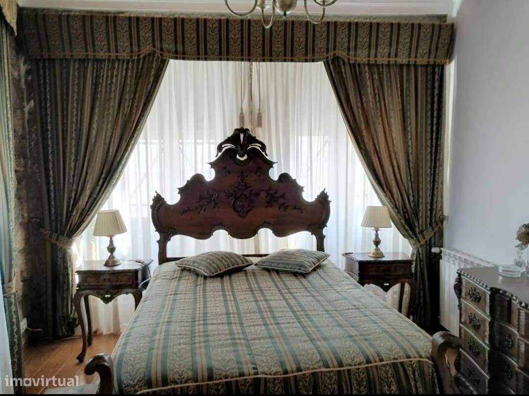Moradia de Grande Dimensão com Potencial Habitacional, Turístico e de-43