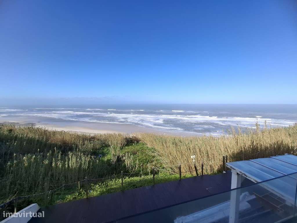 Moradia isolada V2+2 com vista mar na Praia da Légua-38