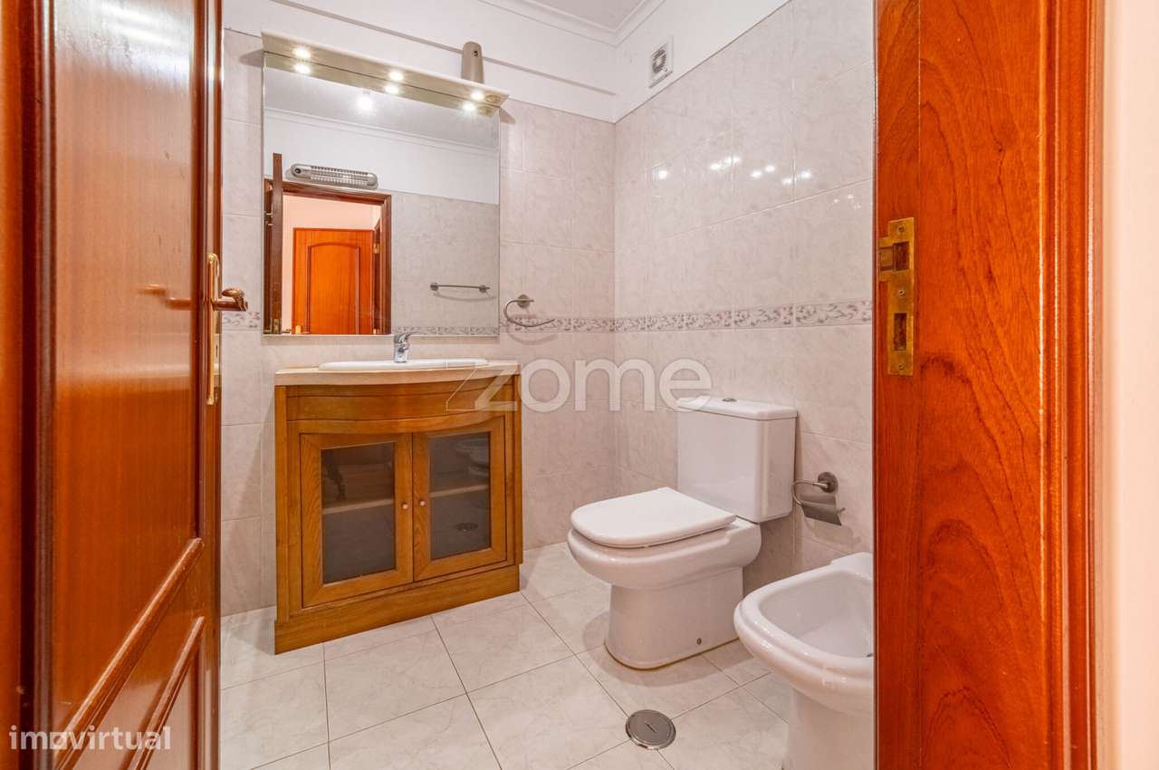 Apartamento T3 com duas Suites e Garagem no Centro de Tires - S.D.Rana-10
