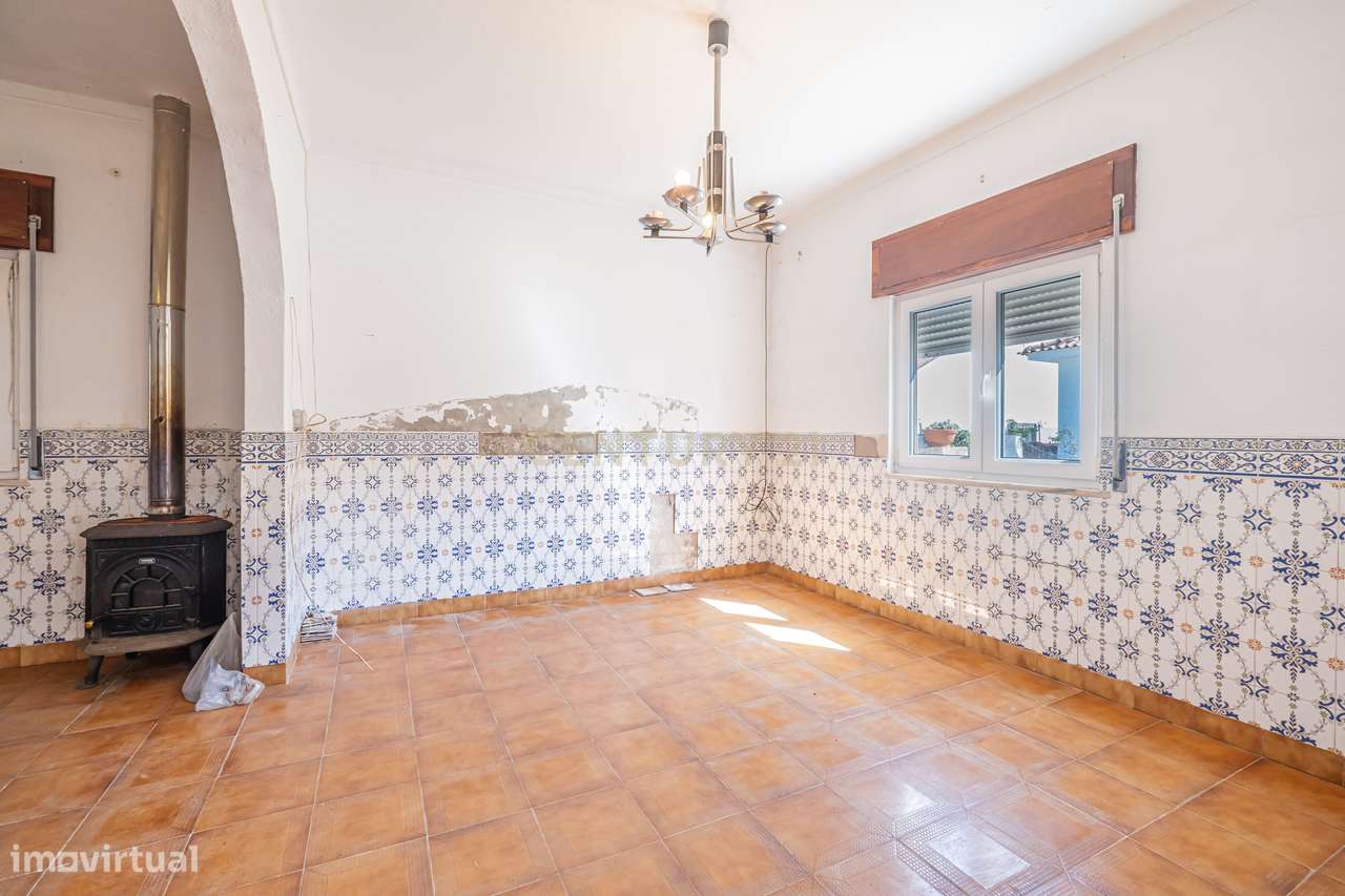 Moradia T3 com Quintal Amplo, Garagem e Anexo – Zona Tranquila da Moit-10