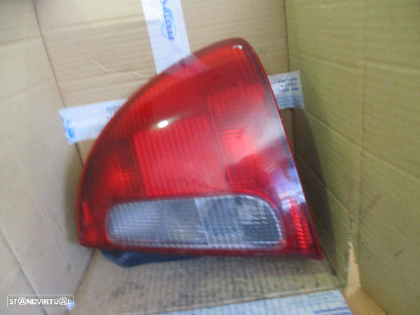 Farol Tras STOP1680 ROVER 400 2000 4P DIR - 1