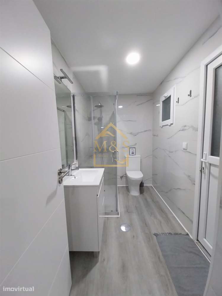 Moradia Térrea T1, Remodelada, Mobilada - Metro Sta.Catarina - Porto - Grande imagem: 4/7