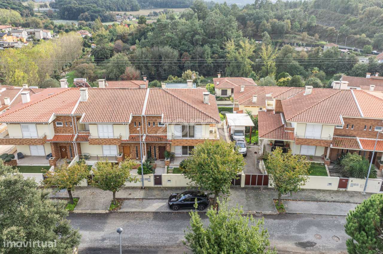 Moradia T3 com 3 Suítes - Esmeriz, VN Famalicão - Grande imagem: 2/39