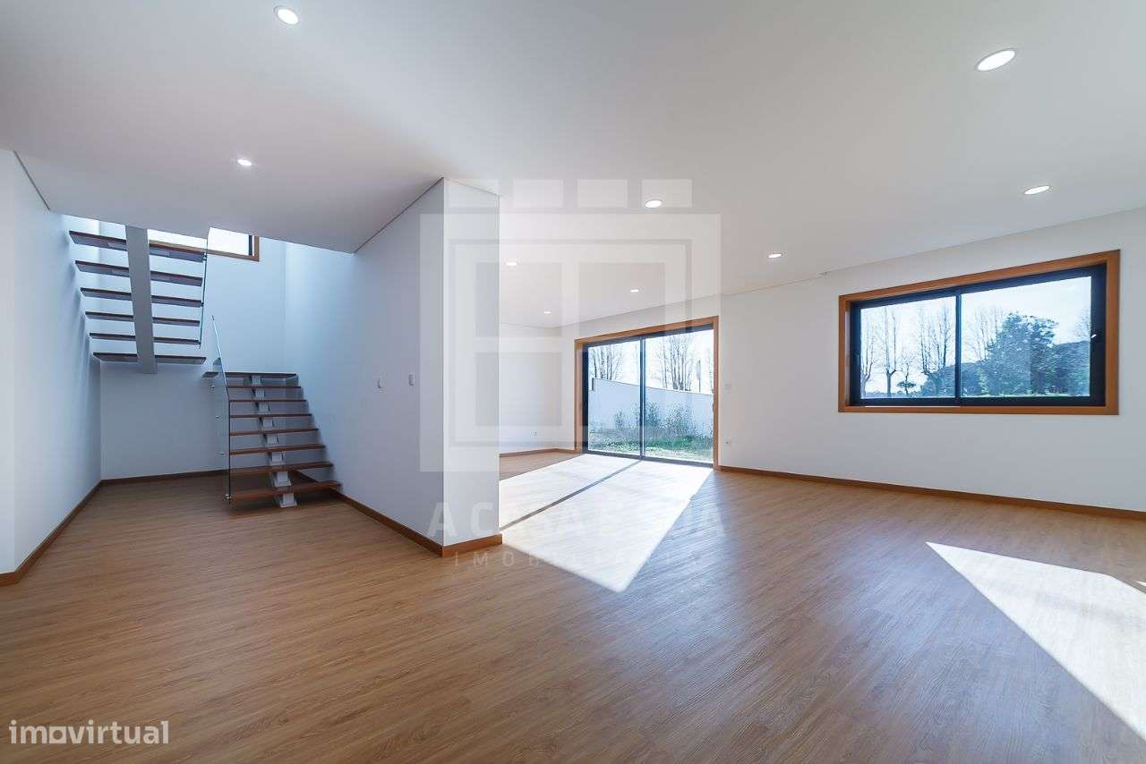 Moradia Nova T3+1 Isolada em Santa Maria da Feira - Grande imagem: 1/32