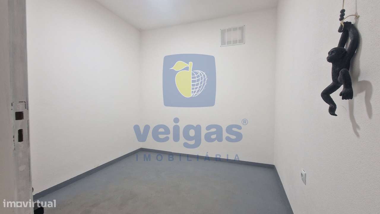 Moradia isolada T2 renovada, com terreno de 700m2 e garagem, em Vermoi-18