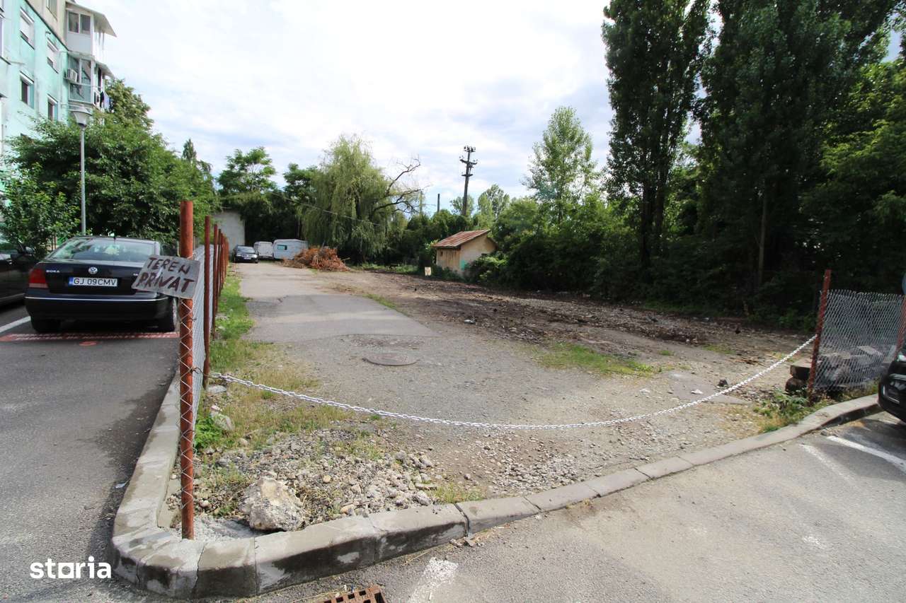 Teren intravilan de vanzare, 702 mp, zona 9 mai-0