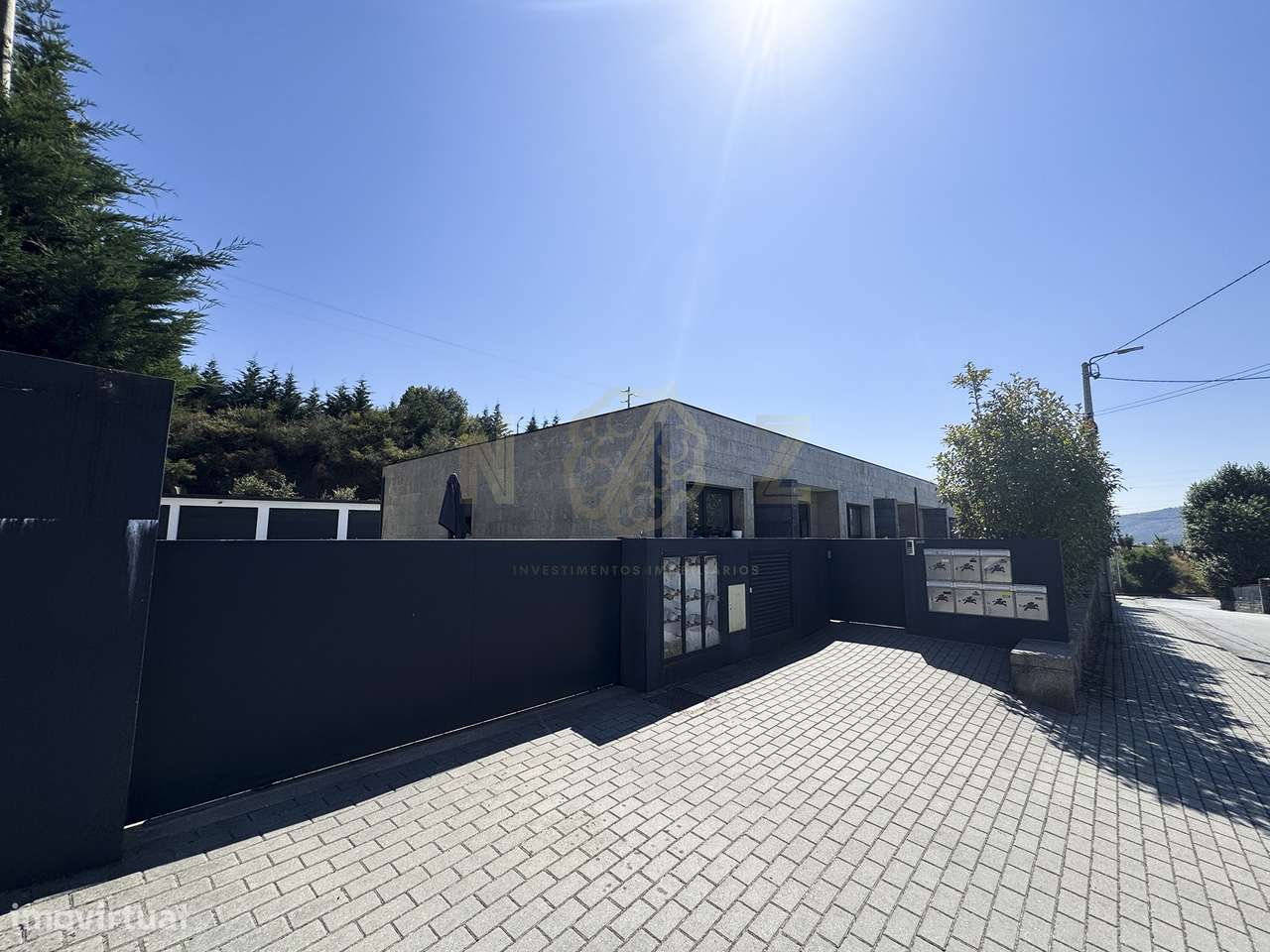 Moradia em Banda T2 - Enorme Jardim privado-15