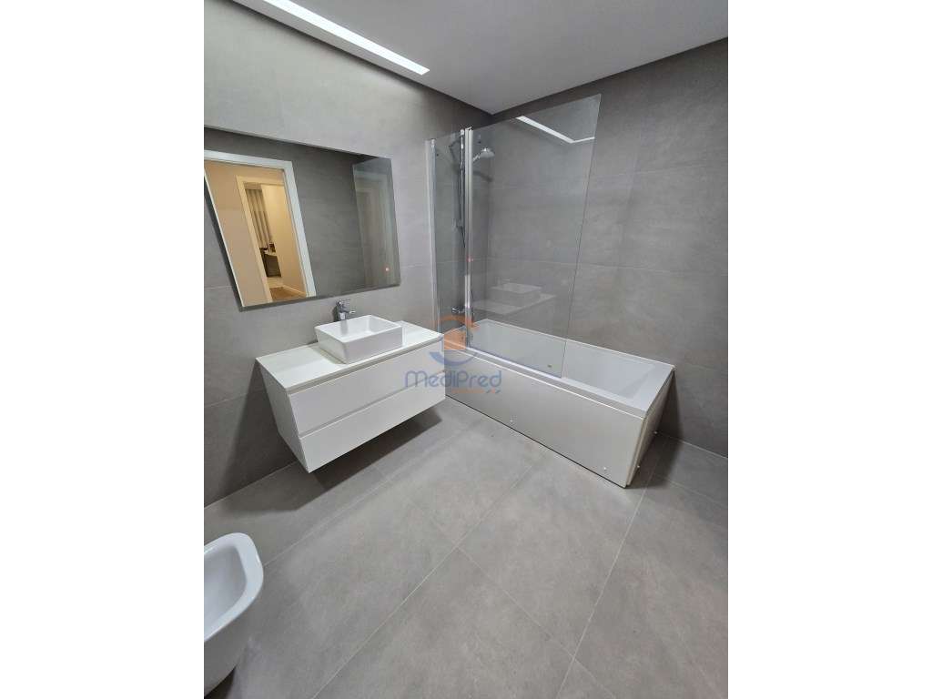 Apartamento T3 c/ 2 Varandas e 2 Parqueamentos | Alverca do Ribatej...-16