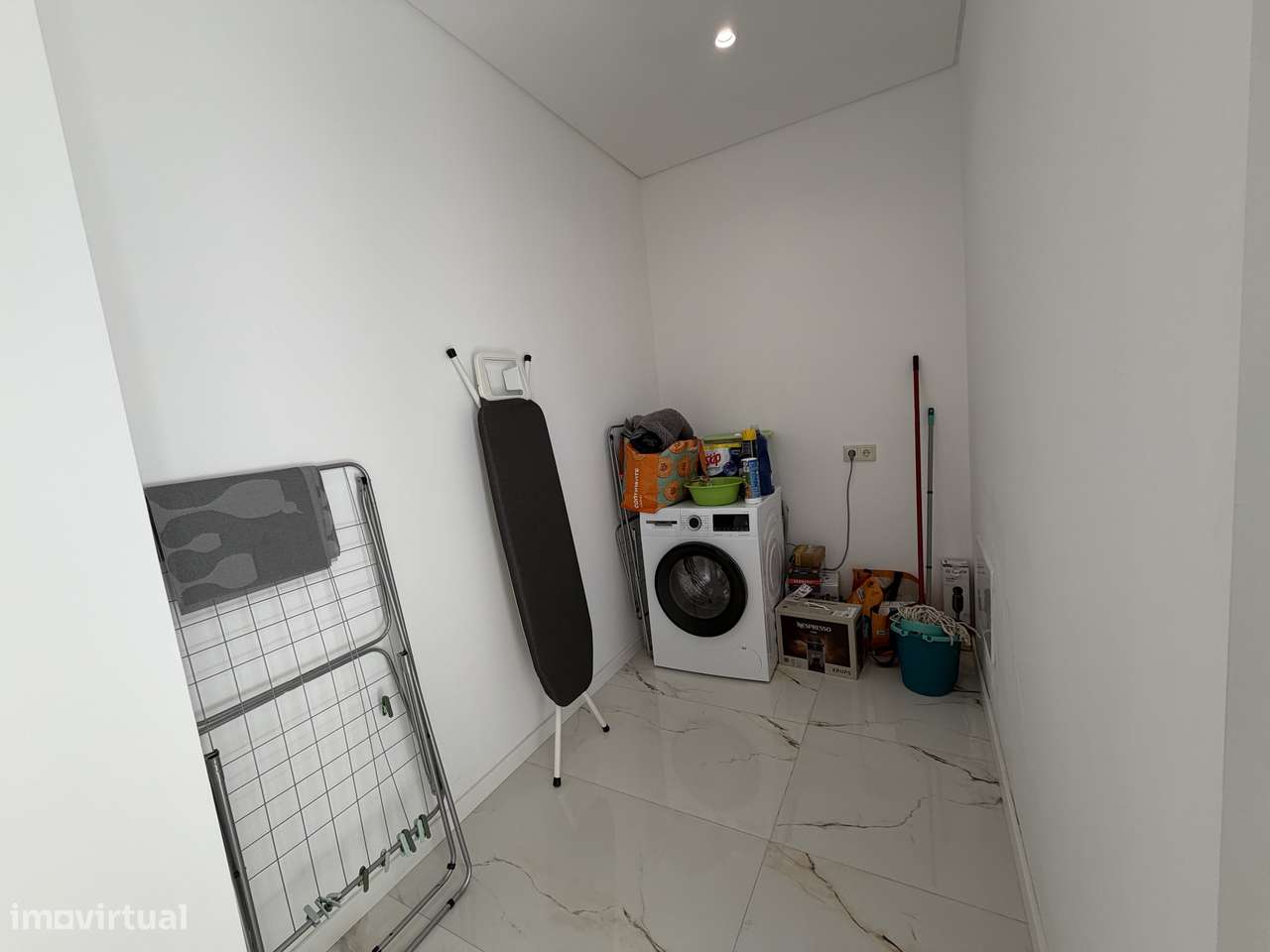Moradia T4 NOVA com box e piscina-8