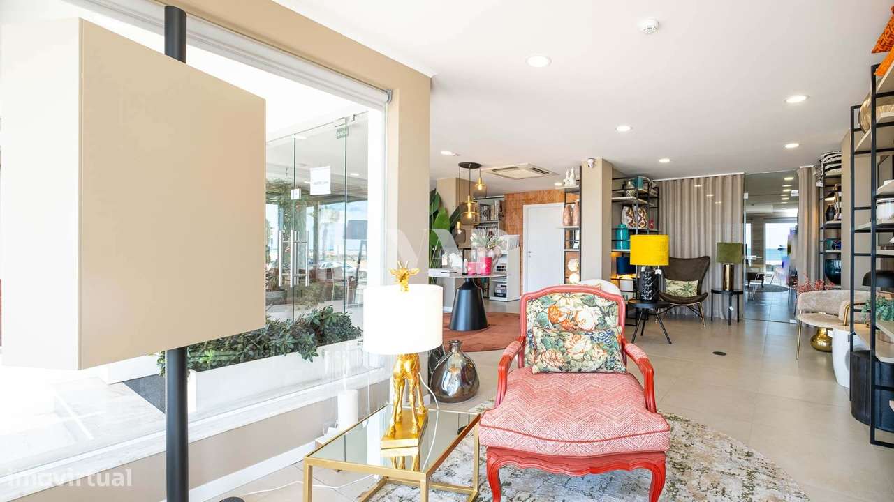 Loja com cave situada na avenida da praia de Quarteira - Grande imagem: 4/11