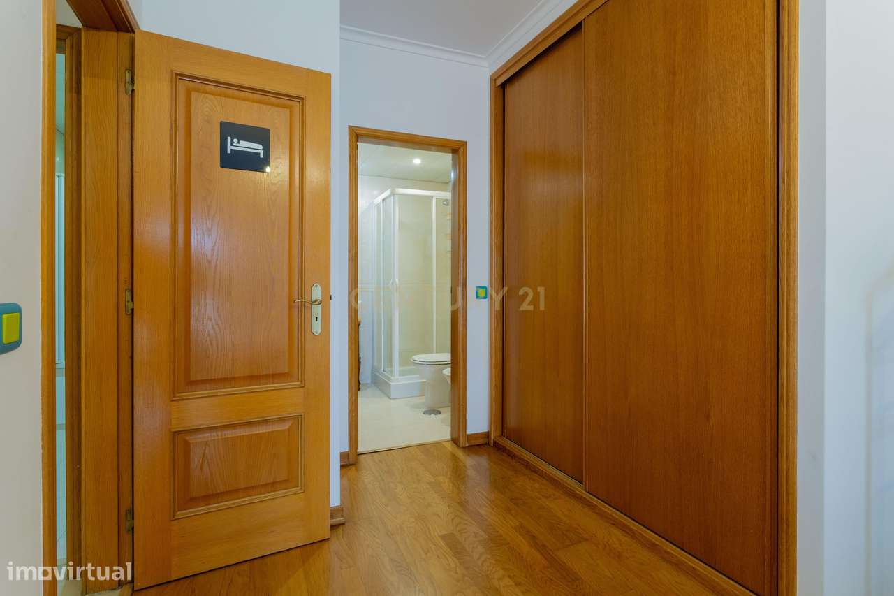 Apartamento T2, sito na localidade de Cova da Piedade, concelho de Alm - Grande imagem: 4/27
