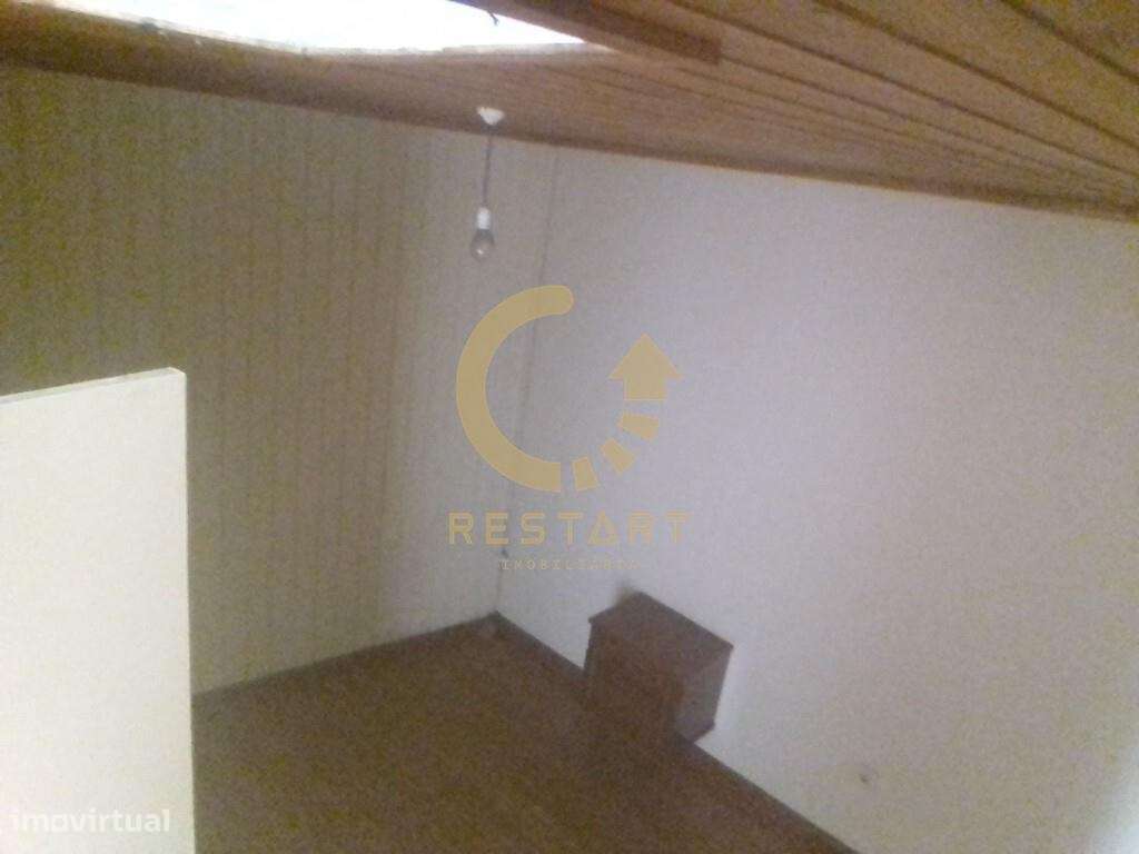Moradia para recuperar em Sedielos - Peso da Régua-13