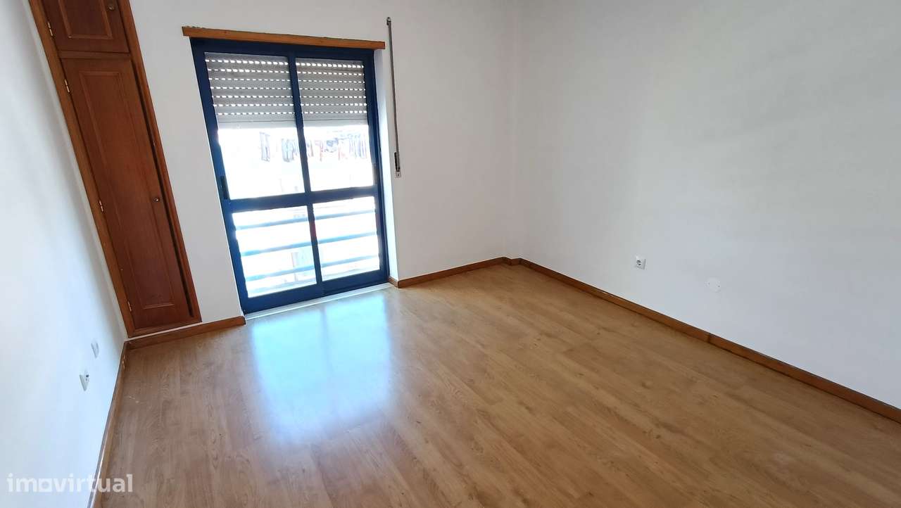 T3 com Arrecadação e Terraço, Pronto a habitar-5