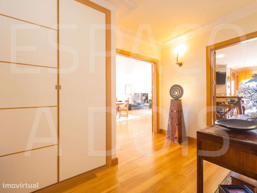 DESLUMBRANTE! Condomínio Privado com porteiro residente, vigilância...-18