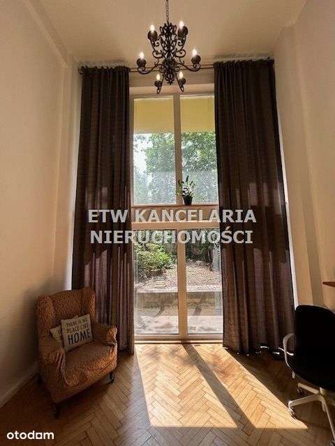 Loftowe mieszkanie w kamienicy z ogródkiem-13