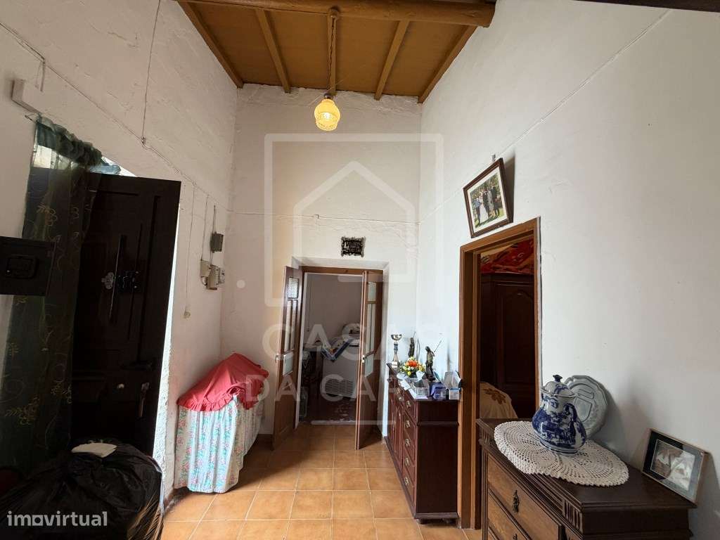 Moradia T2 com quintal e garagem em Selmes-11