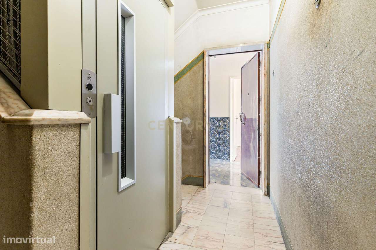 T2 com Varanda Generosa – Em Frente à Estação da Damaia! Oportunidade - Grande imagem: 4/25