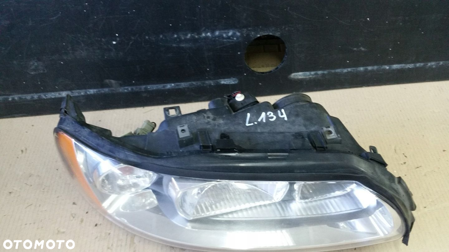 LAMPA PRZÓD PRAWA/LEWA VOLVO V70 S60 LIFT 04-07 - 12