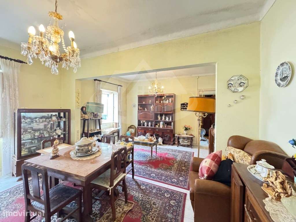 Moradia para remodelação com 3 frações independentes em Fanhões, Lo... - Grande imagem: 4/52