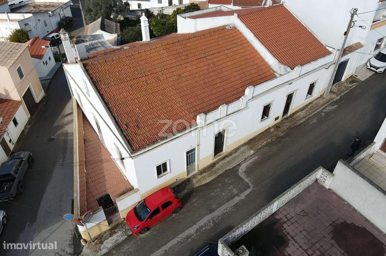 Moradia V6 no centro de São Marcos da Serra, em lote de 668m2-4