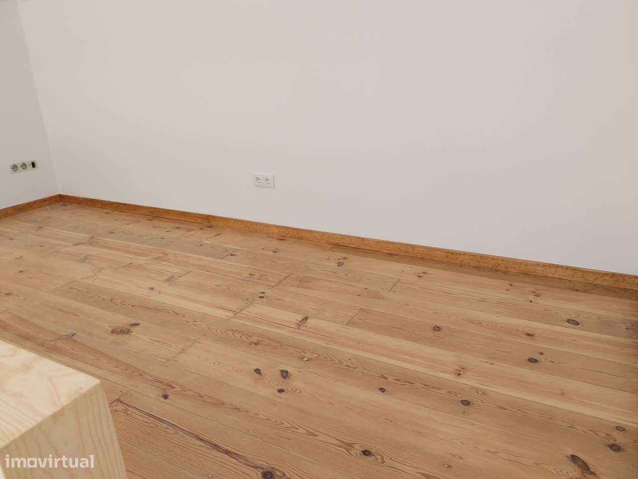 Arrendamento de loja remodelada, zona de Restelo / Belém / Algés - Grande imagem: 4/10