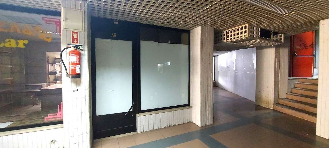 Espaço Comercial no Centro Comercial Académico em Viseu-11