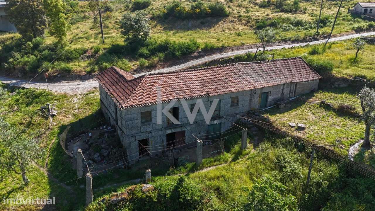 Casa com terreno para recuperar em Amarante - Grande imagem: 3/22